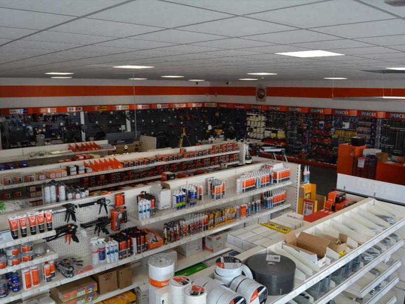Espace de vente Foussier dédié à la quincaillerie et aux solutions professionnelles partenaire du réseau Sécuristes de France