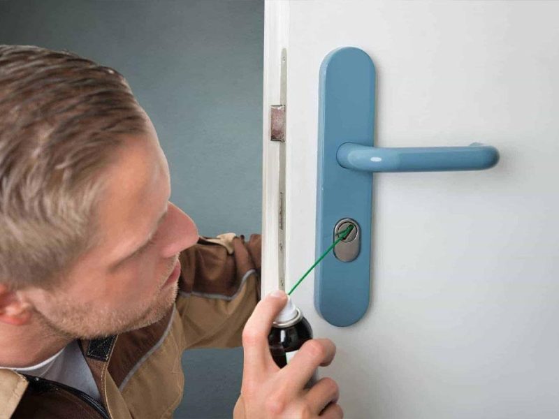 Lubrifiant pour cylindre MesClefs.com destiné à l’entretien des serrures utilisé par les professionnels des Sécuristes de France