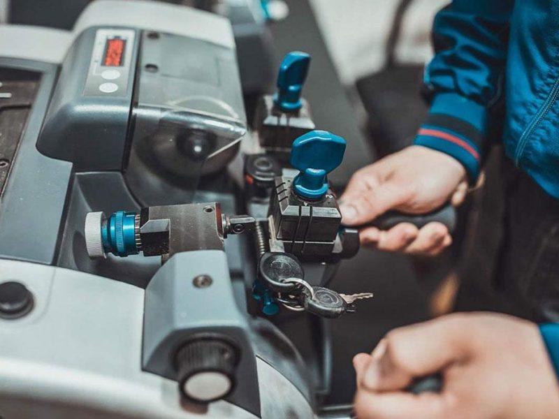 Usinage de clé MesClefs.com réalisé avec précision pour les solutions de serrurerie du réseau Sécuristes de France