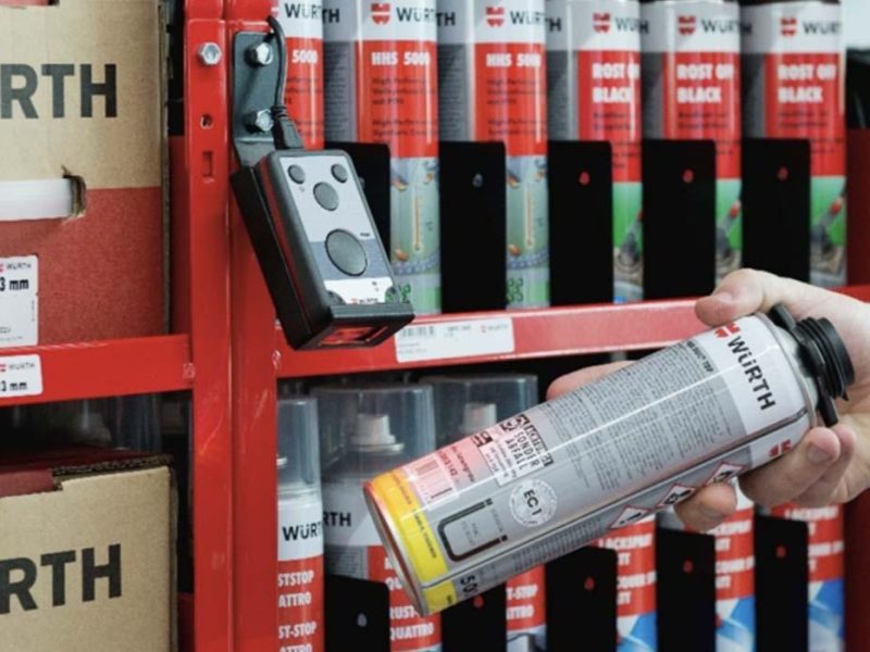 Application de mousse expansive Würth pour l’étanchéité et la sécurisation des installations par un professionnel des Sécuristes de France