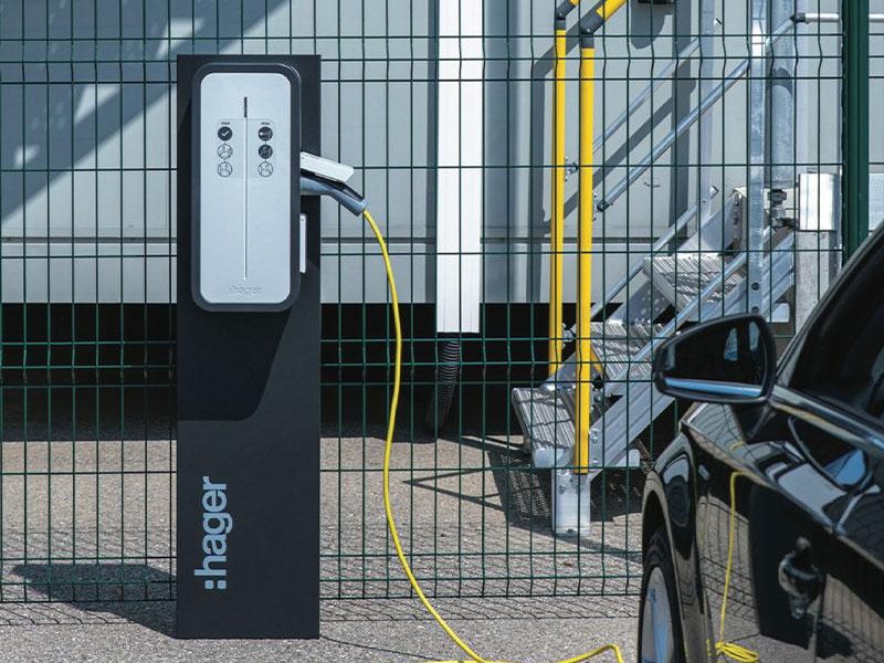 Borne de recharge électrique ETME pour véhicules électriques installée par un professionnel des Sécuristes de France