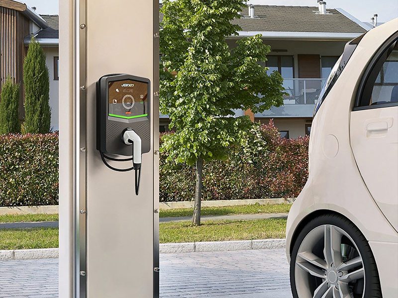Chargeur de voiture électrique ETME pour la recharge des véhicules électriques installé par un professionnel des Sécuristes de France
